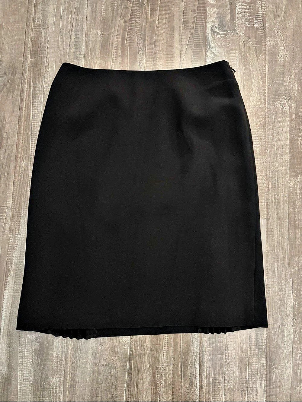 Ann Taylor Petites Pleated Pencil Skirt Black Size 6P Like New